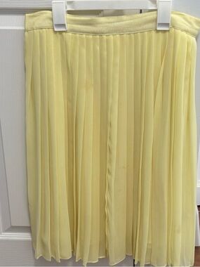 Club Monaco Light Yellow Pleated Midi Skirt